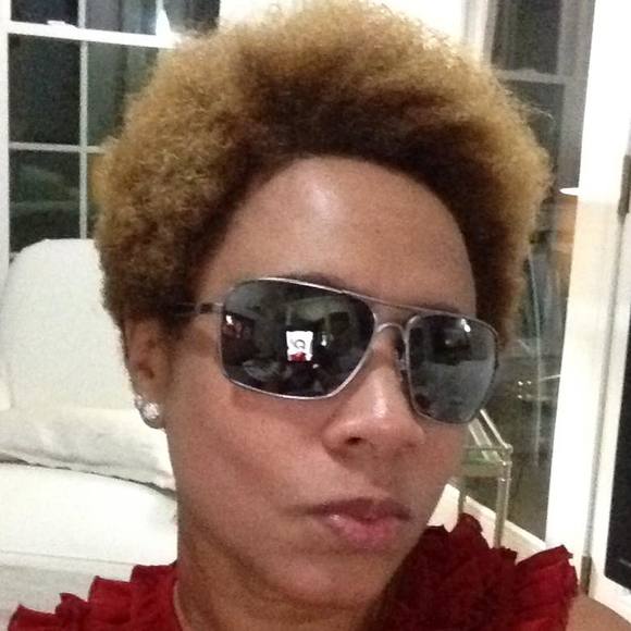 Meet your Posher, Janine - Picture 1 of 1